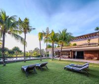 Вилла Babadan, Бассейн и сад